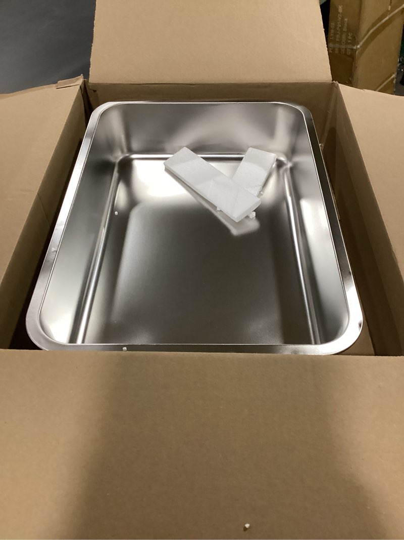 Condition photo showing Good Condition for kirecoo stainless steel litter box, large low entry metal cat pan box, indoor litter tray, non stick, no smell, easy to clean, pet toilet supplies for cats 19.48” l x 13.58” w x 3.9” h