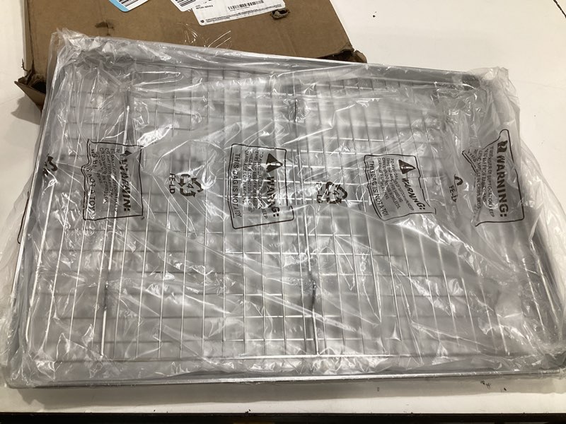 Condition photo showing Good Condition for nordic ware naturals® quarter sheet with oven-safe nonstick grid quarter sheet with nonstick grid (pack of 1)