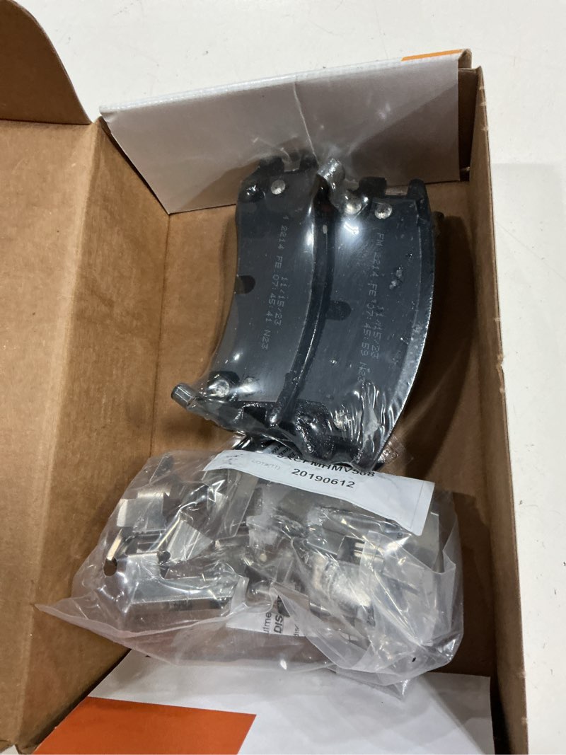 Condition photo showing Good Condition for disc brake pad set