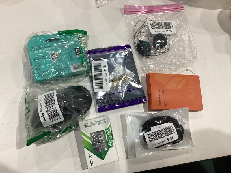 Condition photo showing Good Condition for assorted lot of electronics (headphones, small gadgets, headsets, etc.) 