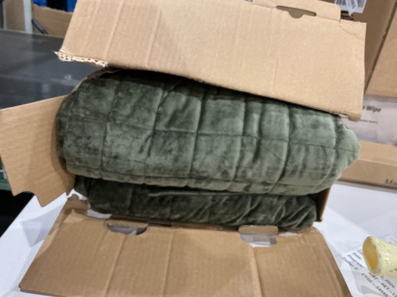 Condition photo showing Good Condition for RECYCO Luxury Velvet Quilt Set King Size, Lightweight Velvet Comforter Set, Oversized Bedspread Coverlet Quilted Bedding Set, with 2 Matching Pillow Shams, for All Season, Olive Green King/Cal King (108" x 92") Olive Green