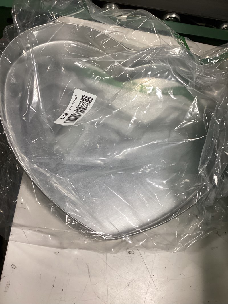 Condition photo showing Good Condition for American Metalcraft HPP16 Heart Pizza Pan 16"