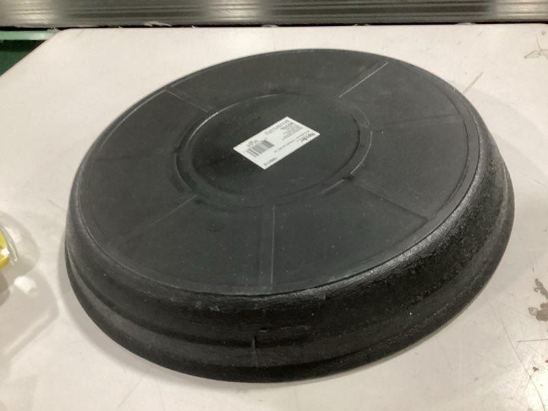 Condition photo showing Good Condition for style selections 15.24-in black plastic plant saucer