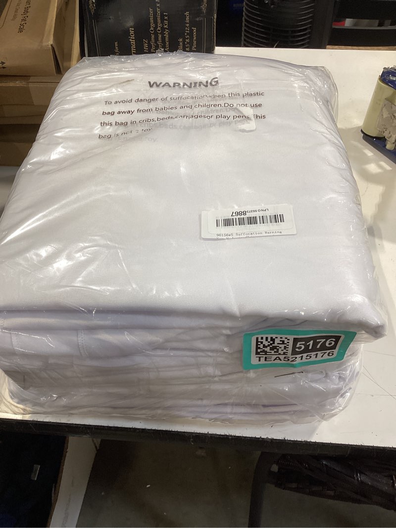 Condition photo showing New/Like New for surmente 5 pack 90x156 inch white tablecloth for 8 foot rectangle tables | dining table cover protector, wrinkle free, washable polyester fabric, 8ft table cloth for wedding, banquet, restaurant 90x156 in, 5 pack white