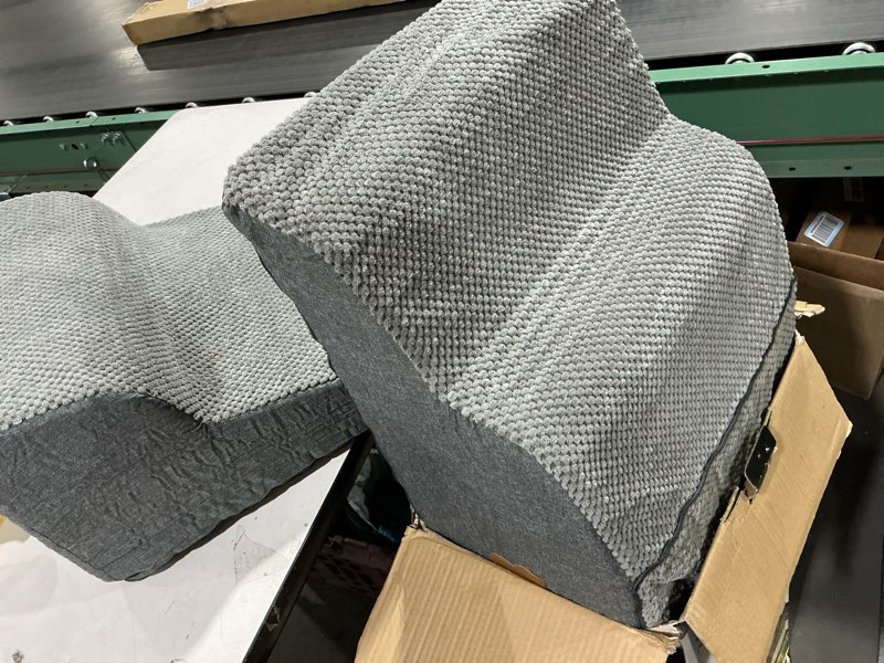 Condition photo showing Good Condition for (Similar too) Dog Stairs for Bed 28.7”H, 5-Step Dog Ramp, Non-Slip Sturdy Pet Steps for Small Dogs & Cats to get on High Bed or Couches, Grey