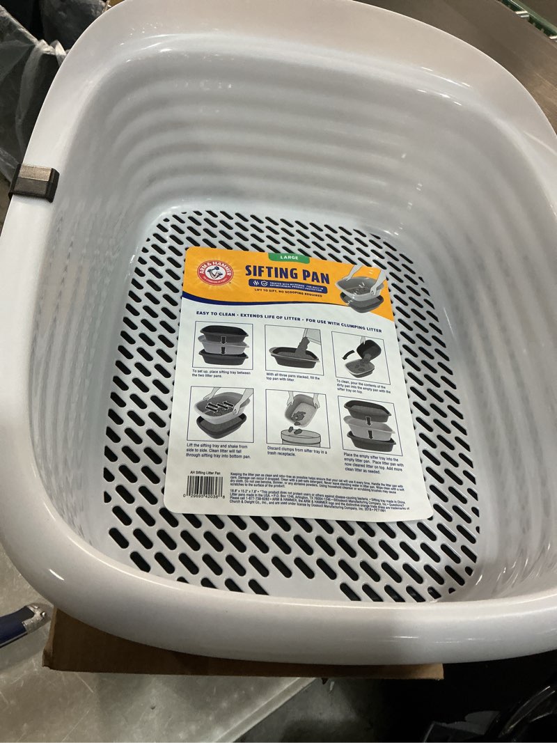 Condition photo showing Good Condition for arm & hammer large sifting litter box scoop free cat litter tray with microban, made in usa