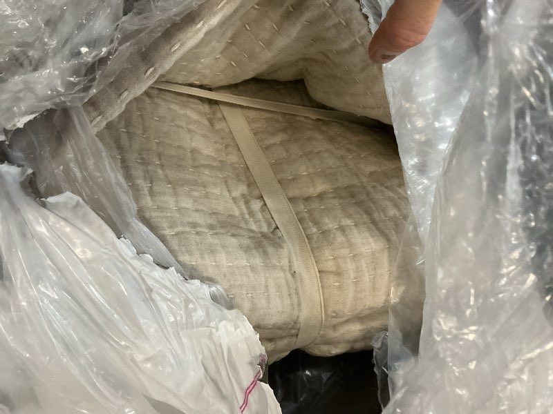 Condition photo showing New/Like New for quince european linen cotton stitch quilt set, full/queen, natural