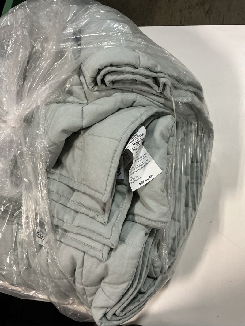 Condition photo showing New/Like New for european linen box quilt, king/cal king, mist
