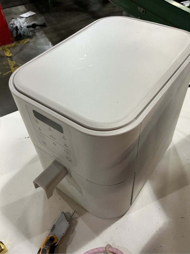 Condition photo showing As Is for bella 6 qt slim air fryer, fits-anywhere™ kitchenware, evergood™ ceramic nonstick coating, adjustable temperature, 6 preset cooking options, 60 min auto shutoff w audible tone, 5lb capacity, oatmilk 6 qt oatmilk