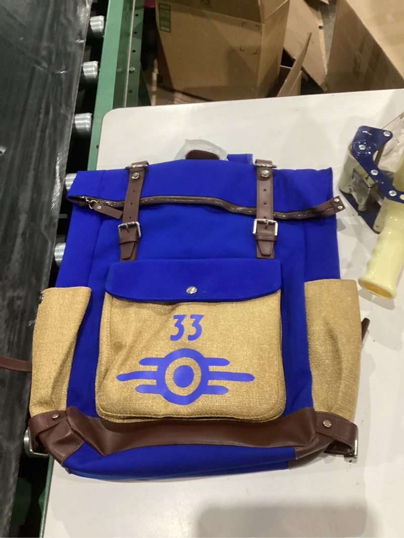 Fallout from The Wand Company: Lucy's Backpack, the authentic Vault 33 replica and internal pockets for laptop, glasses and phone – officially licensed by Amazon Studios & Bethesda