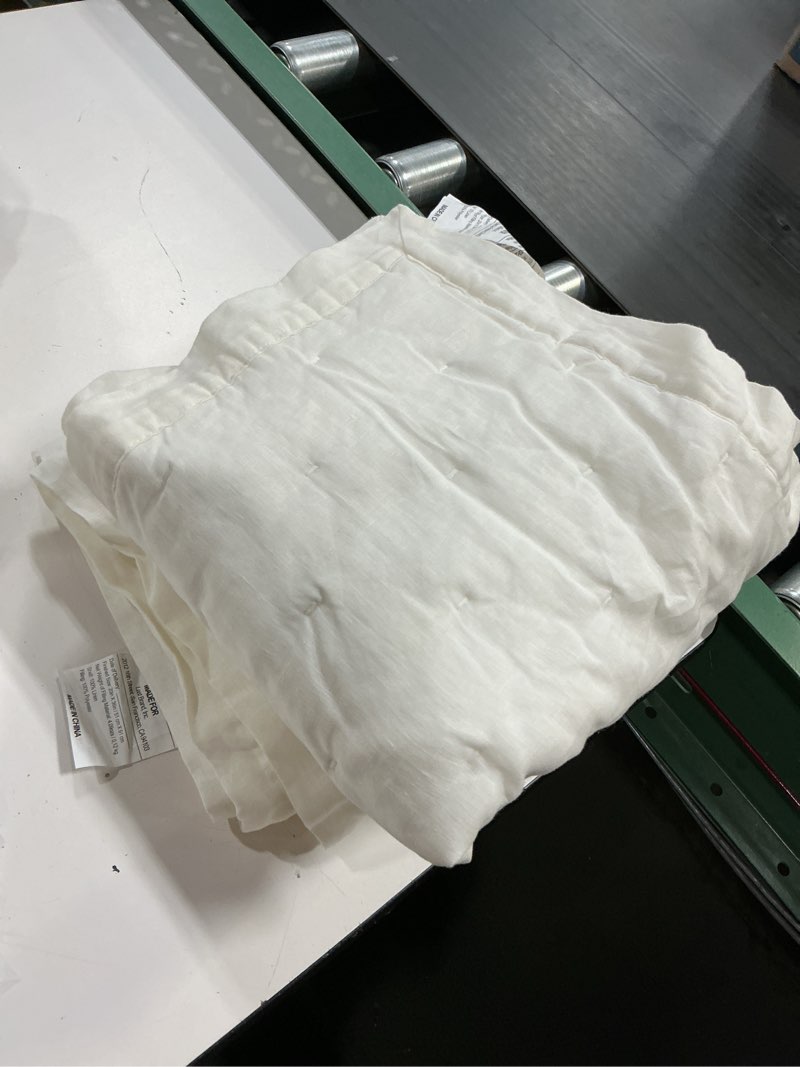 Condition photo showing As Is for (20x36,white)organic cotton hand stitched quilted sham set(quince)