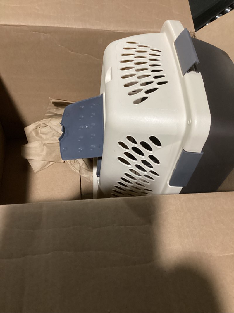 Condition photo showing Good Condition for (similar to) amazon basics hard-sided dog and cat kennel single-door travel pet carrier with metal wire ventilation, 23.6\" l x 15.7\" w x 13.0\" h, beige beige 23.6\"l x 15.7\"w x 13.0\"h
