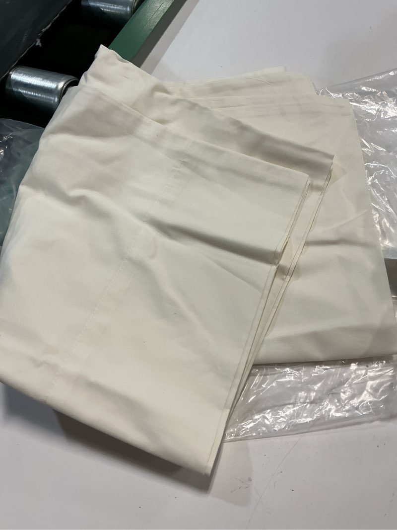 Condition photo showing New/Like New for classic organic percale pillowcase set, king, ivory