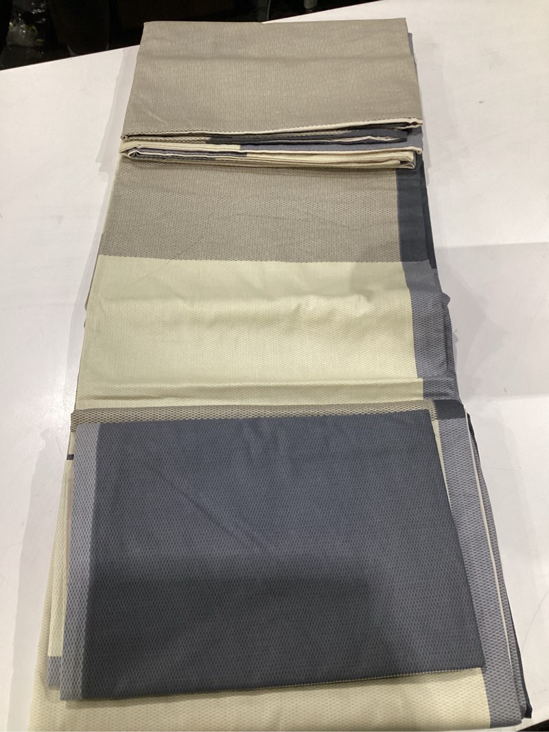 Condition photo showing Good Condition for Buffalo Plaid Duvet Cover Queen Cotton Gingham Bedding Sets, 3 Pieces Gingham Duvet Set for All Seasons, 1 Duvet Cover and 2 Pillowcases with Zipper Closure, Ultra Soft Breathable (Plaid, Queen) Buffalo Plaid (No Comforter) Queen(90"x90")