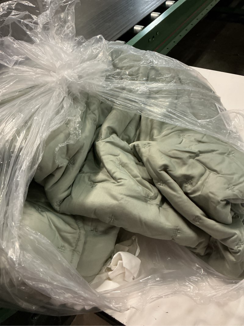 Condition photo showing Good Condition for bamboo dream quilt, king/cal king, eucalyptus