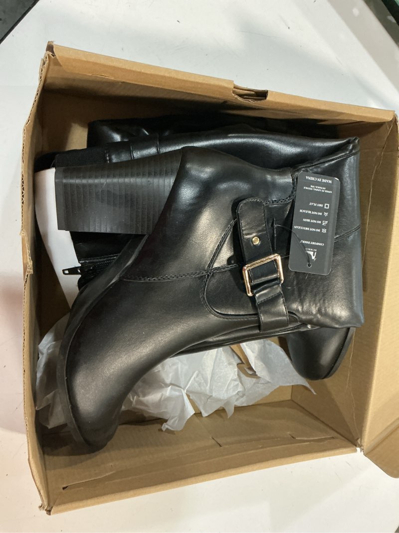 Condition photo showing New/Like New for women's knee high boots pointed toe chunky heel knee high boots with elastic calf size:10