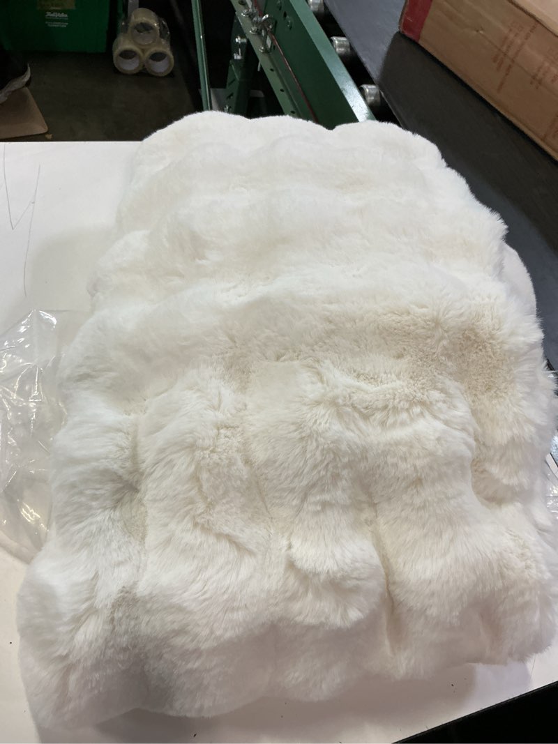 Condition photo showing Good Condition for ruched faux fur throw, 50x60, snow