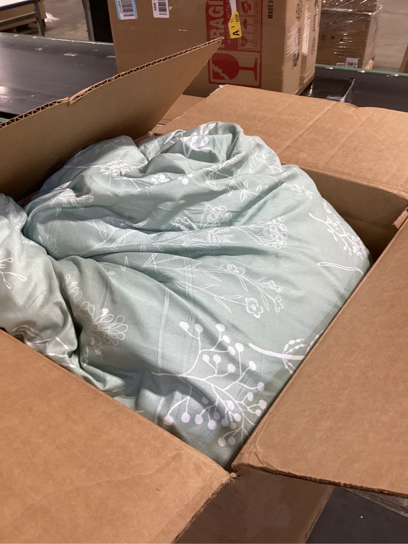 Condition photo showing As Is for Bedsure Queen Comforter Set - Sage Green Bed Set, 3 Pieces Cute Floral Bedding, 1 Soft Reversible Botanical Flowers Comforter and 2 Pillow Shams Queen 01 - Sage Green