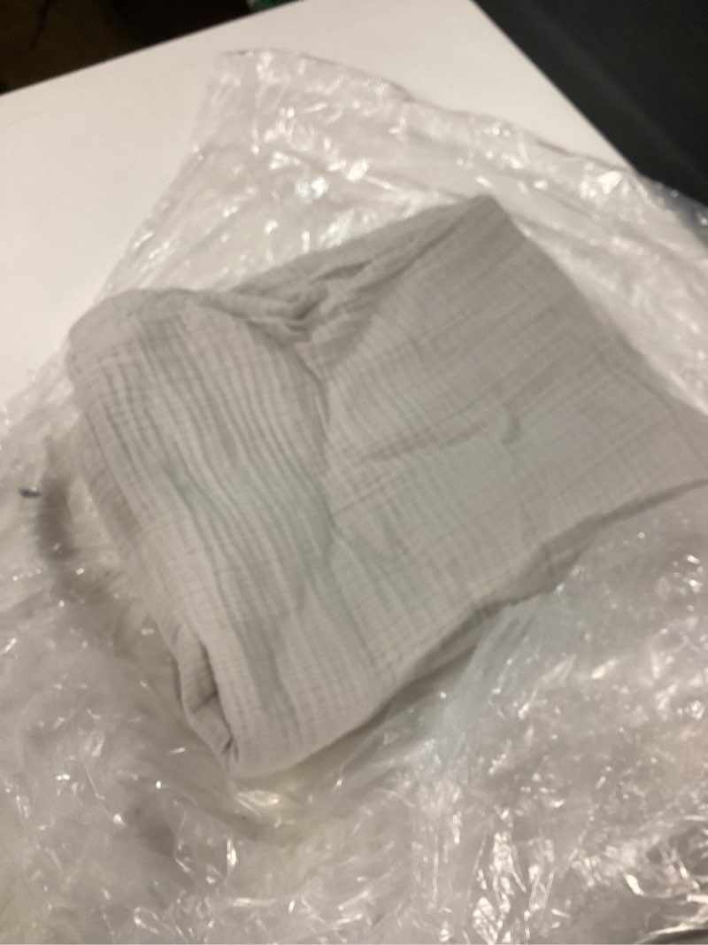 Condition photo showing Good Condition for organic cotton gauze dream shams only, full/queen, light grey