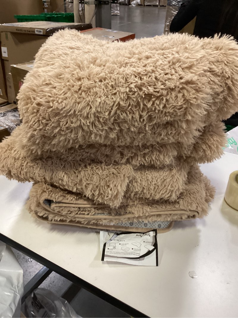 Condition photo showing Good Condition for Rugs.com - Über Cozy Solid Shag Collection Rug – 10 Ft Runner Taupe Shag Rug Perfect for Hallways, Entryways 2'6" x 10' (Rectangular) Taupe