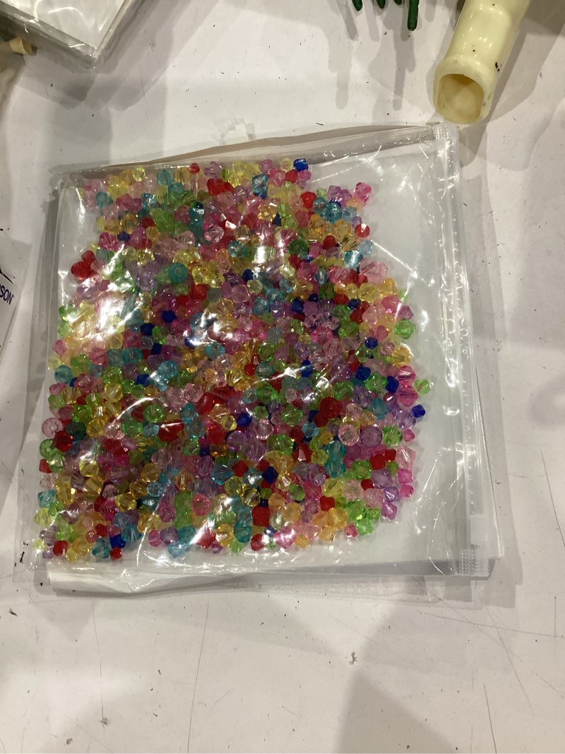 Condition photo showing New/Like New for 900 pieces 3 size faceted bicone crystal beads bicone mix color diy craft beads for bracelet necklace earring jewelry making