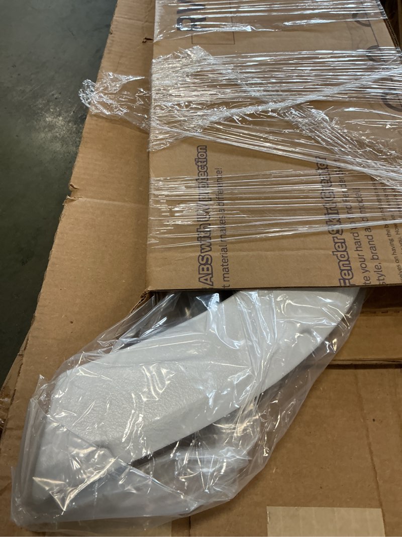 Condition photo showing New/Like New for ICON Fender Skirt, Tandem, Starcraft, FS4290, Polar White