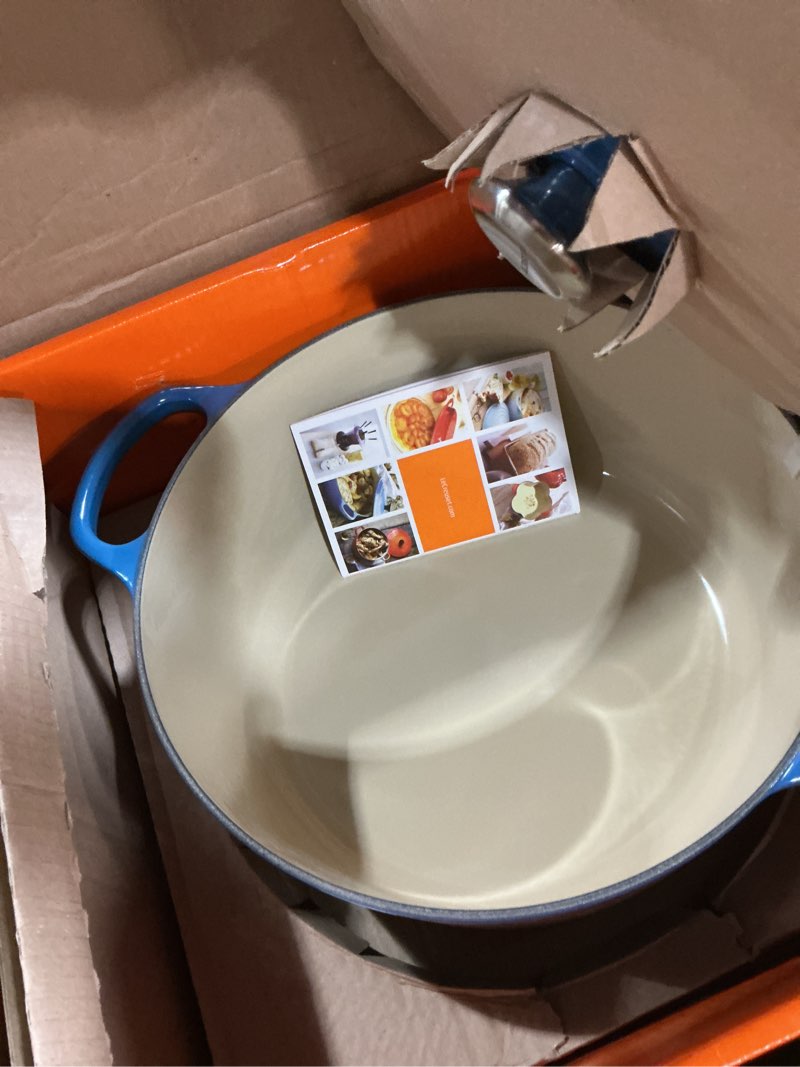 Condition photo showing New/Like New for le creuset enameled cast iron signature round dutch oven, 9 qt., marseille marseille 9 qt