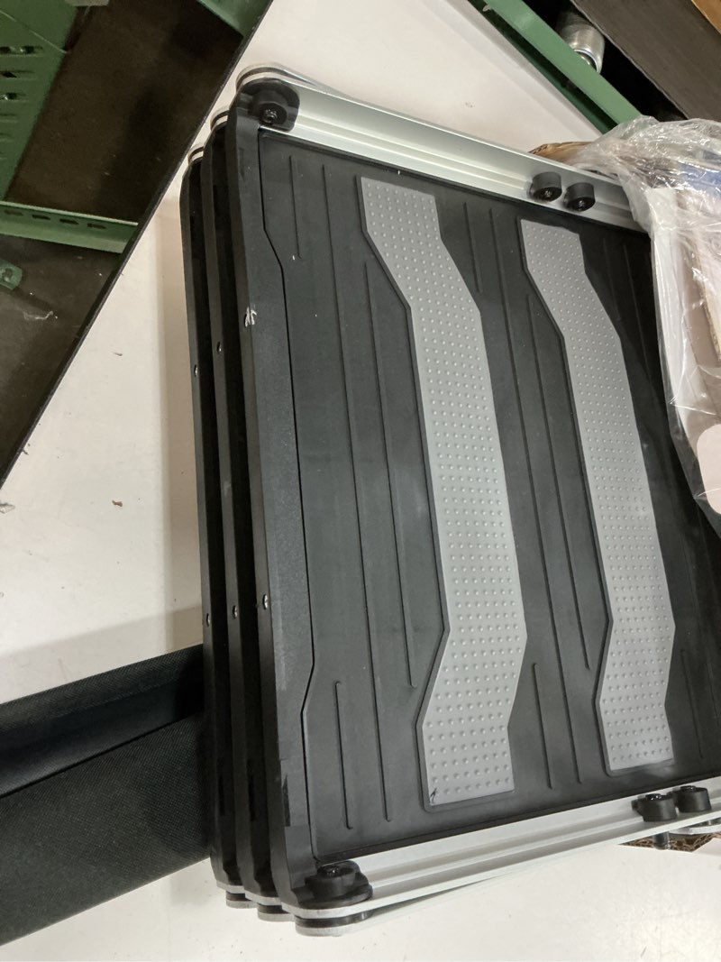 Condition photo showing Good Condition for trixie foldable aluminum pet steps for dogs up to 165 pounds adjustable from 19.5 to 27.5 inches 3 steps