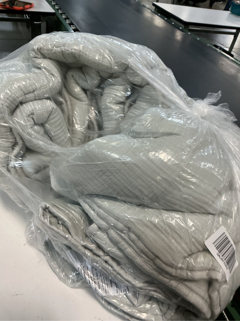 Condition photo showing Good Condition for organic airy gauze dream quilt, king/cal king, mist