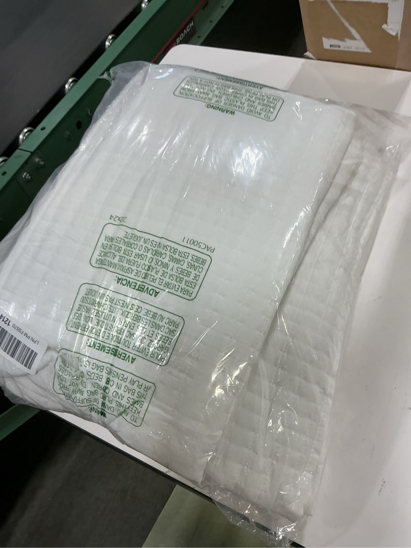 Condition photo showing Good Condition for WRENSONGE White King Size Quilt Bedding Sets-3 Pieces Lightweight Bedspreads Summer Coverlet for All Season, Soft King Quilt Bedding Set with 2 Pillow Shams Suitable for Bed, Couch, Quilt Blanket Arctic White King(106" x 94”)