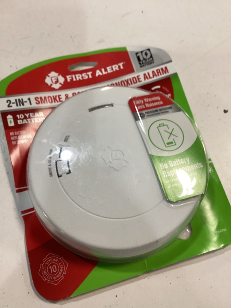 Condition photo showing New/Like New for first alert smco210 sealed 10-year-battery 2-in-1 smoke and co alarm with slim profile, 1046796