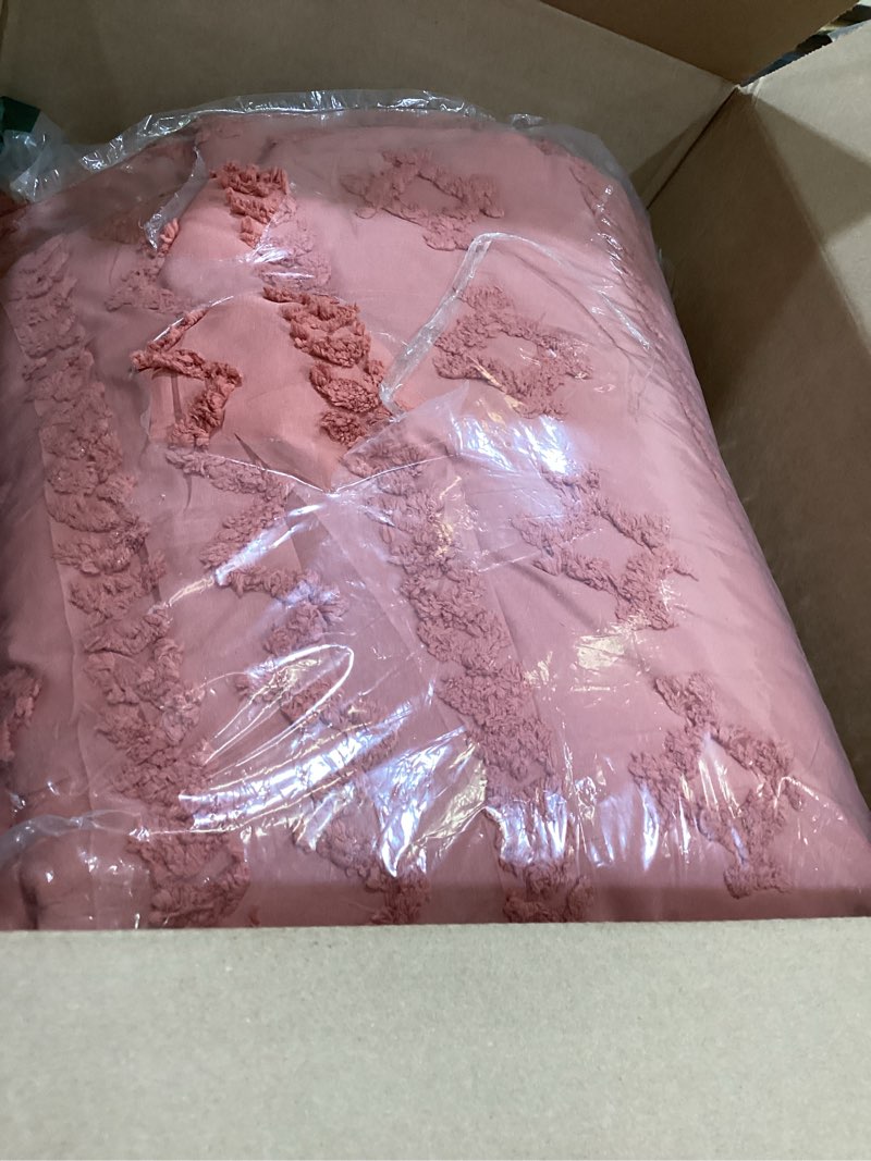Condition photo showing Good Condition for bedsure tufted boho comforter set queen size - grayish pink boho bed set, gentlesoft™ 3 pieces farmhouse shabby chic embroidery bedding, gifts for woman, soft jacquard queen comforter for all seasons queen 25 - grayish pink - elegant