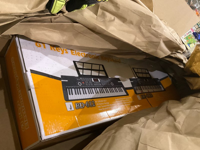 61 Key Keyboard Piano, Portable Electronic Keyboard Piano for Beginners with Speakers, Microphone, S