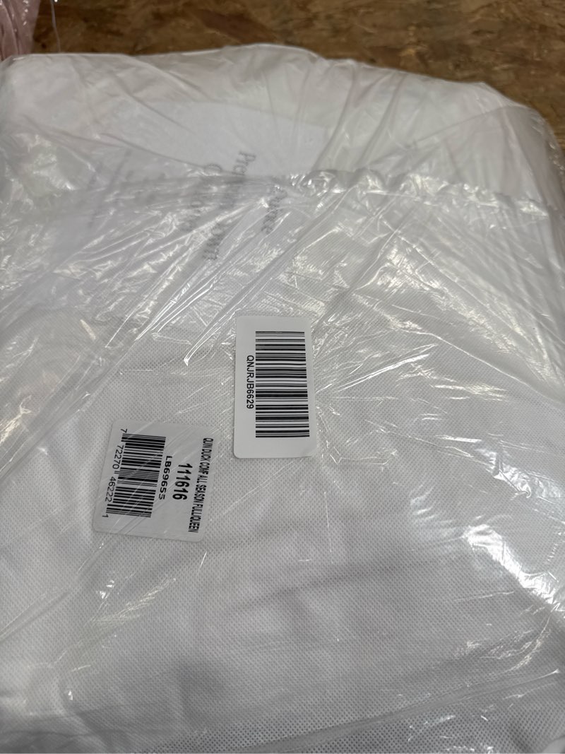 Condition photo showing Good Condition for lightweight premium down alternative comforter, full/queen, white