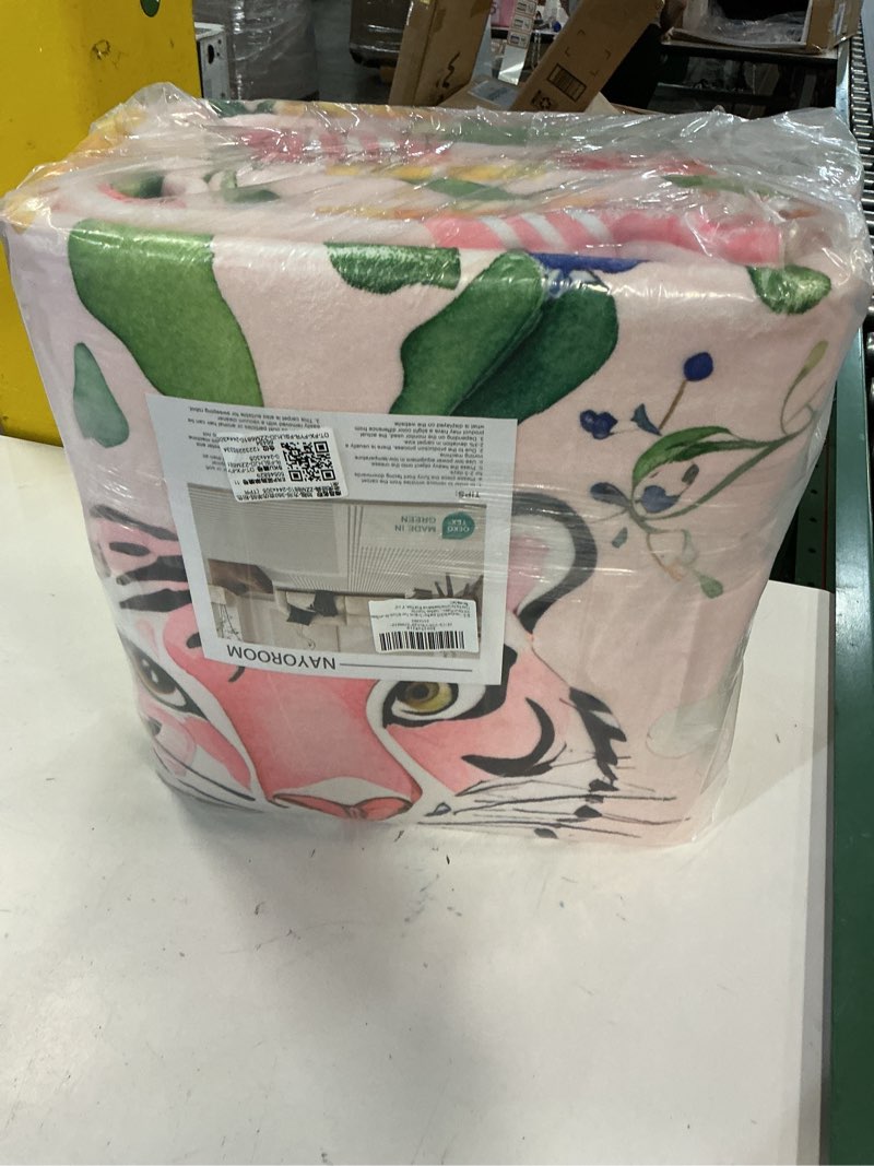 Condition photo showing New/Like New for nayoroom 8x10 ft area rug - tropical tiger & floral pattern carpet with vibrant flowers, leaves & bird, black base, decorative floor rug for living room bedroom (pink tiger, 8' x 10' (rectangular)) 2 pink tiger 8' x 10' (rectangular)