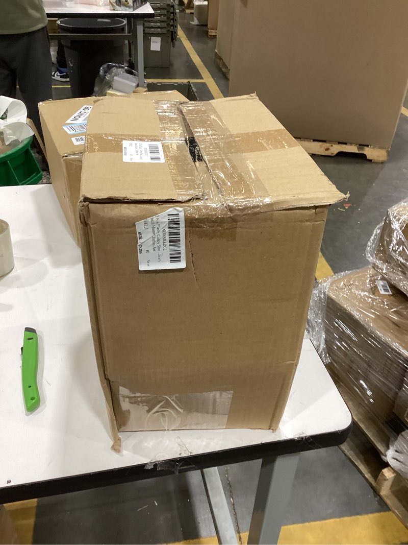 Condition photo showing Good Condition for 12 pcs plastic container