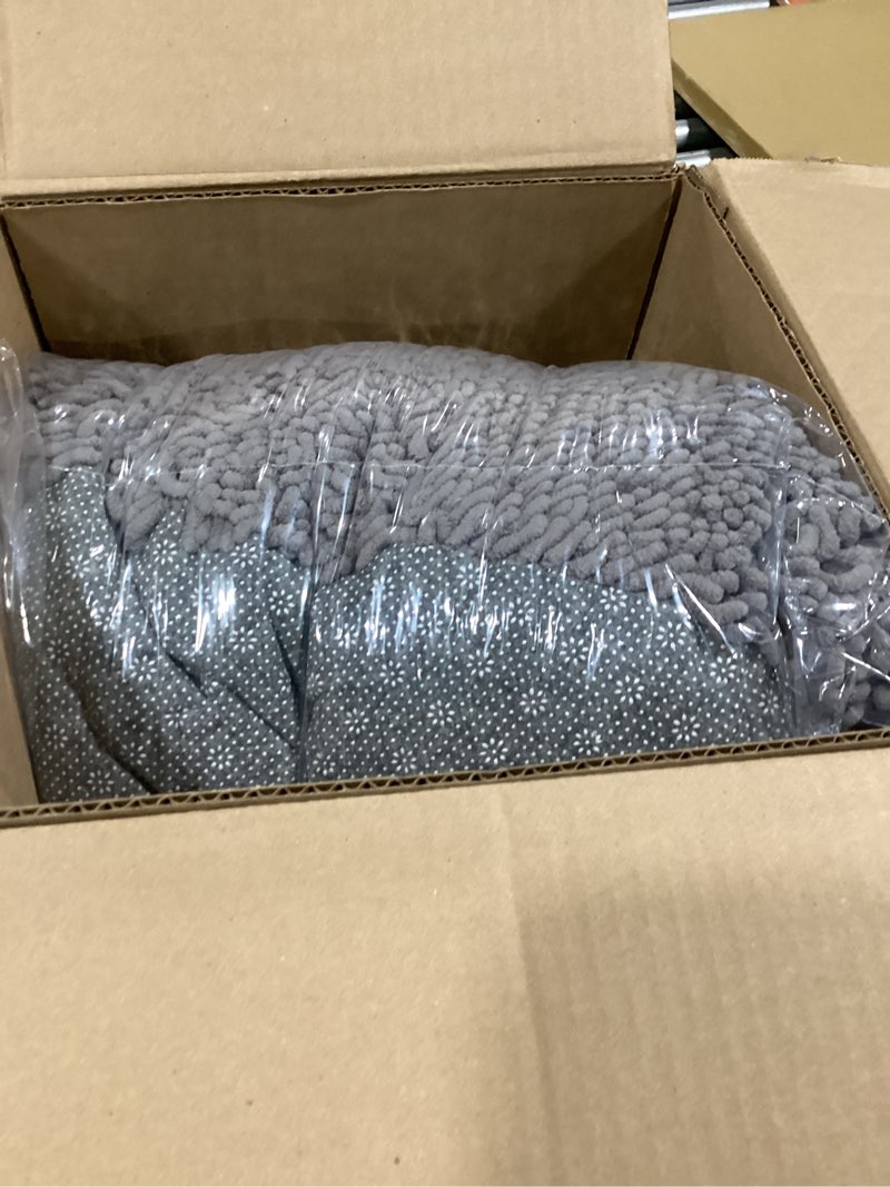 Condition photo showing Good Condition for Muddy Mat® Cloud K-9 Dog Beds for Small Dogs & Cats, Soft & Relaxing Round Dog Bed, Chenille Material, Removable Cover, Washable & Dryer Safe – Grey Small(25'x25') Small (25''X25'') Grey