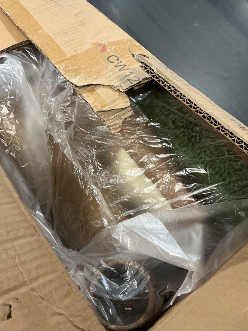 Condition photo showing New/Like New for cat tree with leaves, cat tower for indoor cats, cat tree with scratching post for climbing, hiding(green)