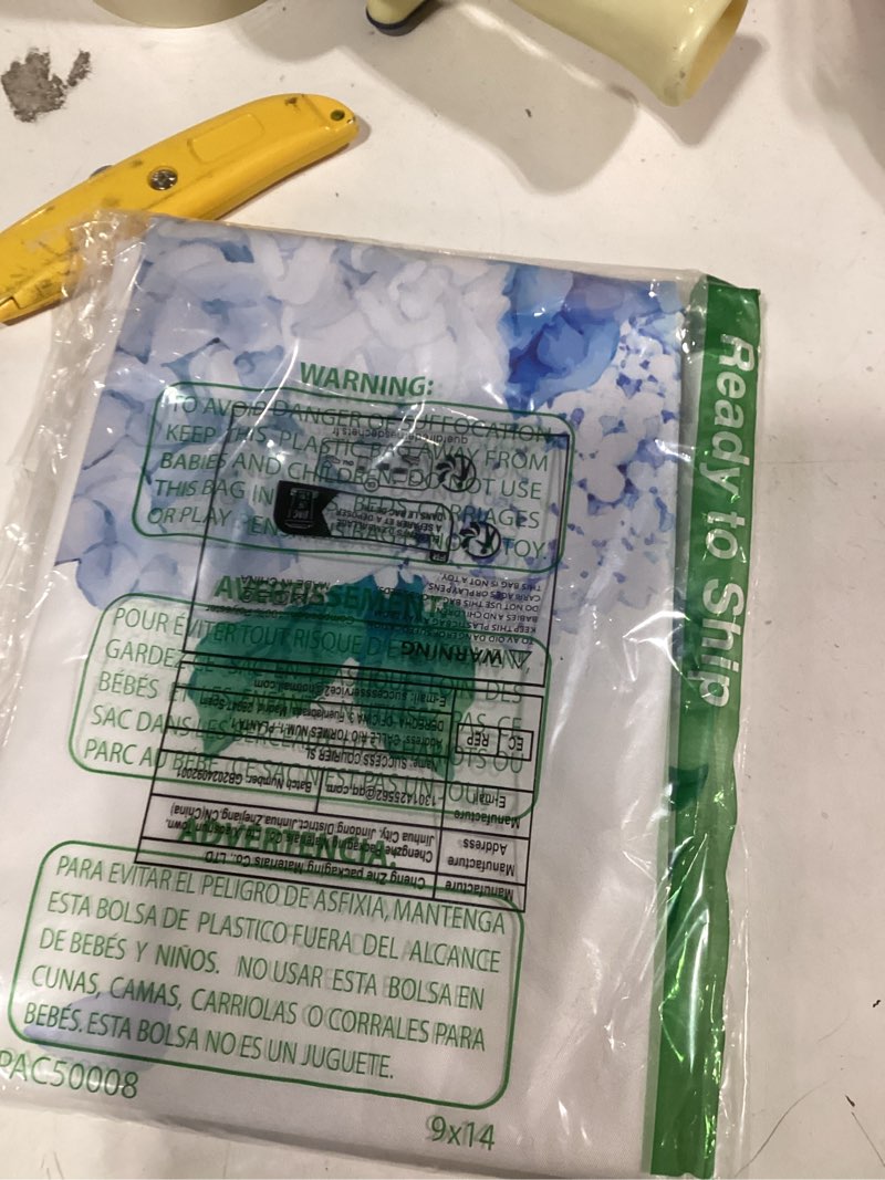 Condition photo showing Good Condition for Eikione Round Tablecloth 70inch Floral Table Cloth, Colorful Tablecloths Polyester Waterproof Stain Wrinkle Free, Table Cover for Home Kitchen Dining Party Patio Decor Hydrangea 70" (Round)