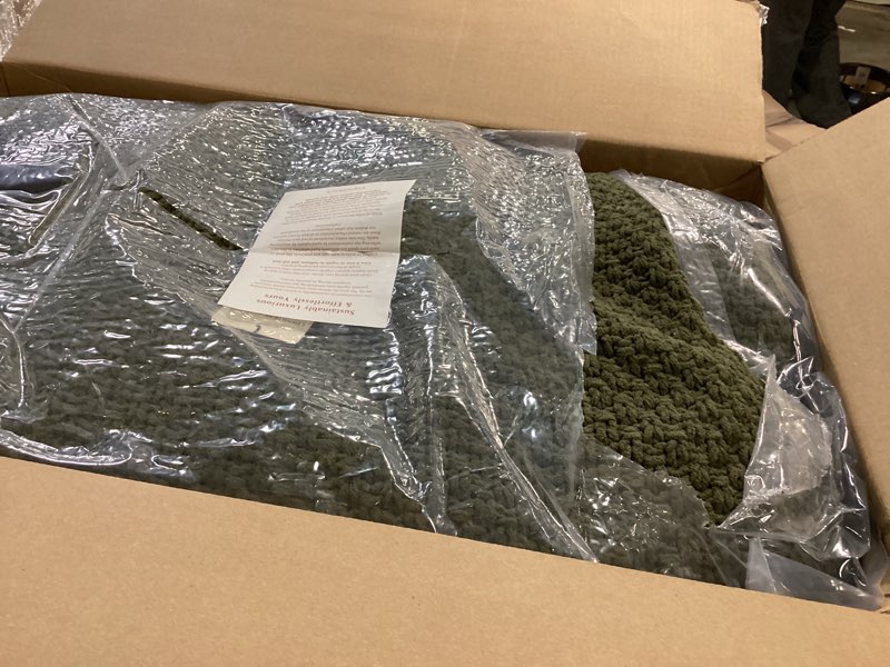 Condition photo showing Good Condition for EVERGRACEHOME Chunky Chenille Knit Throw Blanket for Couch, Soft Luxurious Oversized King Moss Stitch Blanket for Bed, Large Cozy Farmhouse Knitted Throw for Sofa, Olive Green, 92" x 108" Olive Green 108" x 92"