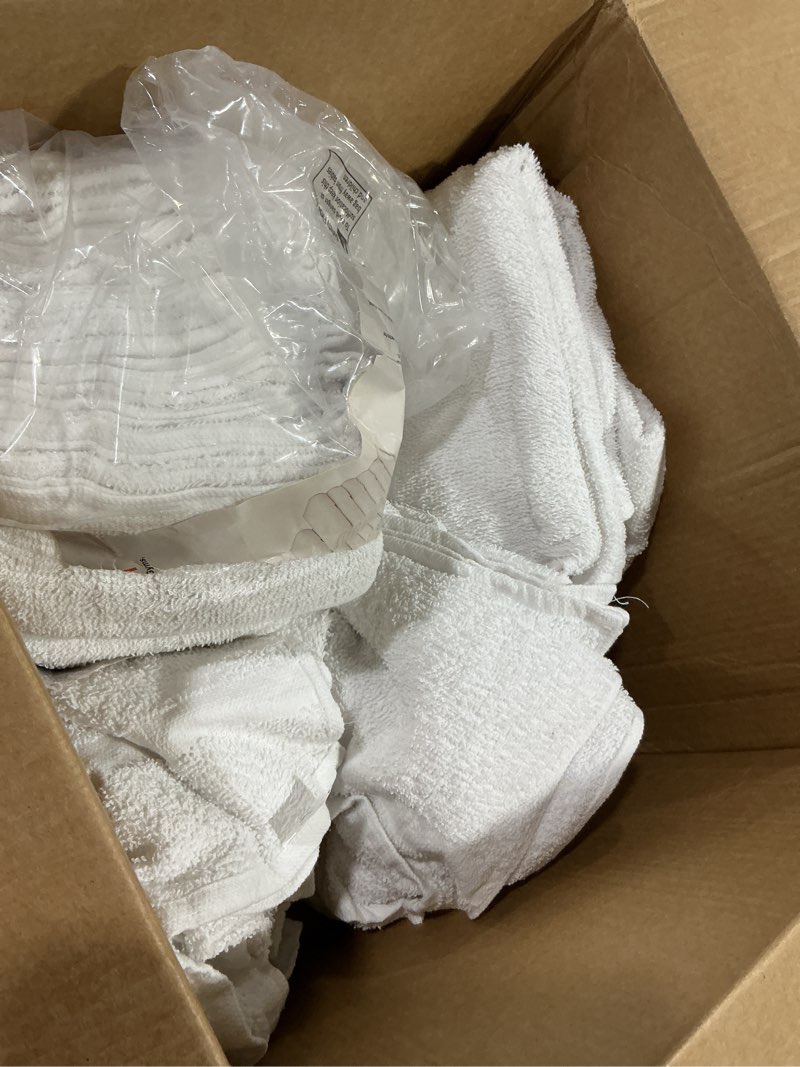Condition photo showing Good Condition for GOLD TEXTILES Bulk Bath Towels White 12 Pack (22x44 Inches) Economy Light Weight Easycare 12 Pack White 22x44 Inches
