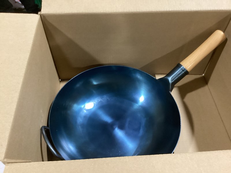 Condition photo showing Good Condition for YOSUKATA 13.5” Blue Carbon Steel Wok Pan – Pre-Seasoned Flat Bottom Wok Compatible with open fire, gas, electric, ceramic, induction cooktops -Traditional Chinese Pan for Stir Fry, BBQ, Grill, Camping