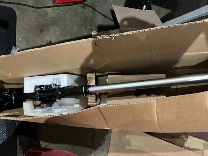 Condition photo showing Good Condition for 48" farm jack, 3 ton (6,000 lbs) capacity ratcheting off road farm jack, lift height 6.06-42.13 inches, heavy-duty utility farm jack for car, truck, atv, suv and more, black