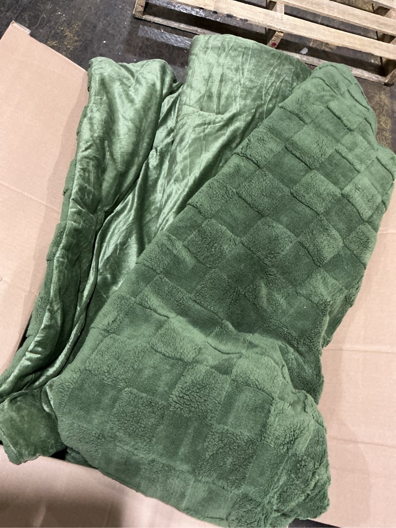 Condition photo showing Good Condition for sage green fleece throw blanket for couch sofa bed,super soft cozy plush microfiber flannel blanket with 3d checkered design lightweight for adults,woman,girls 60×80inch sage green