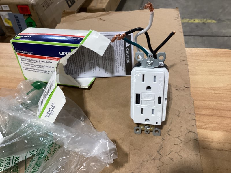 Condition photo showing Good Condition for leviton 15a smartlockpro self-test gfci combination with type a & type-c usb in-wall, usb charger for smartphones and tablets, guac1-w 15a type a/c usb w/gfci white