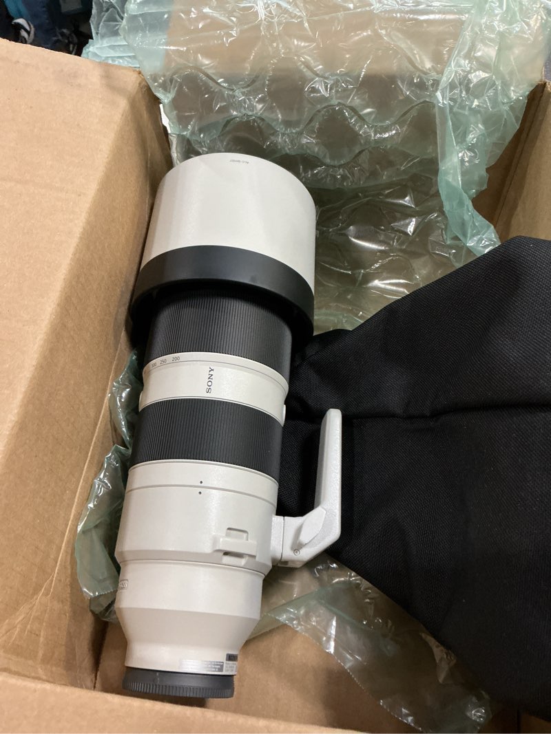 Condition photo showing As Is for sony fe 200-600mm f5.6-6.3 g oss super telephoto zoom lens (sel200600g) lens only