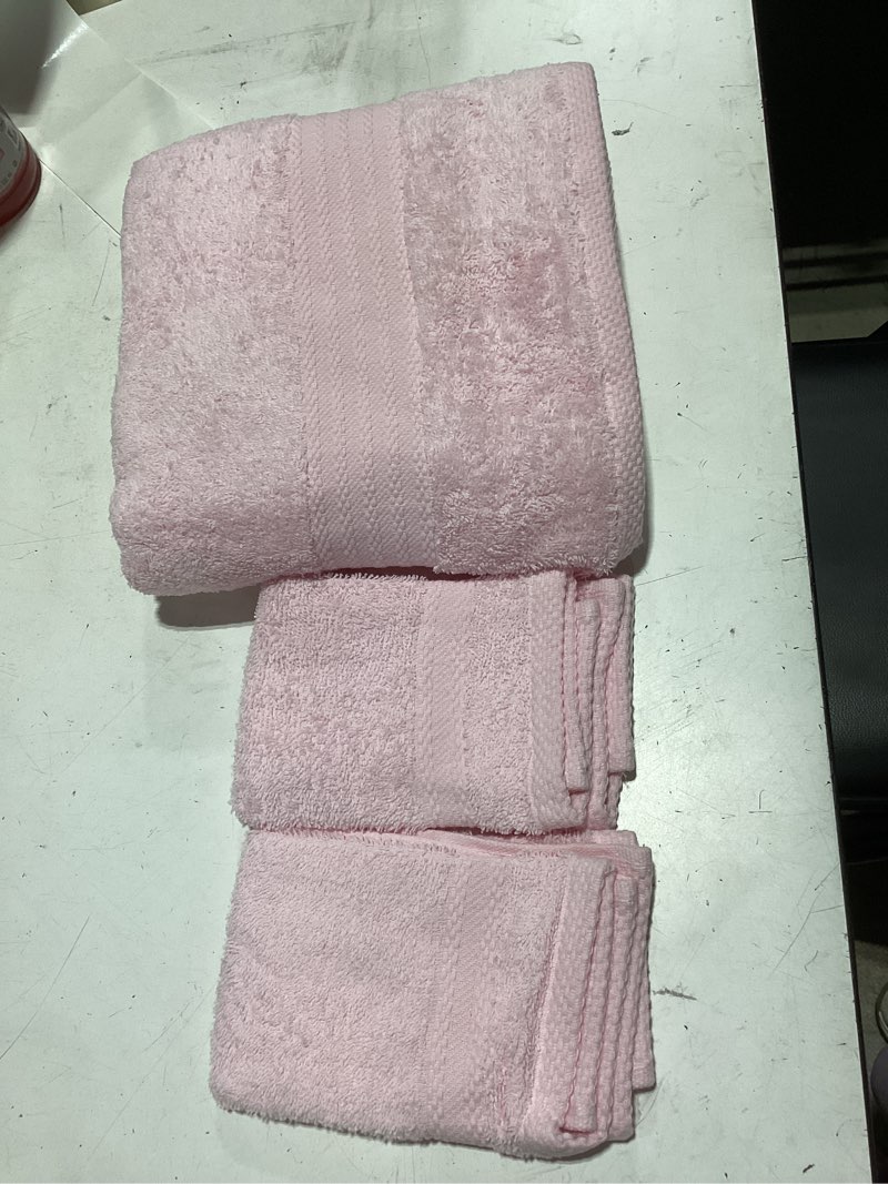 Condition photo showing Good Condition for glamburg ultra soft 8-piece towel set - 100% pure ringspun cotton, contains 2 oversized bath towels 27x54, 2 hand towels 16x28, 4 wash cloths 13x13 - ideal for everyday use, hotel & spa - pink 8 piece towel set pink
