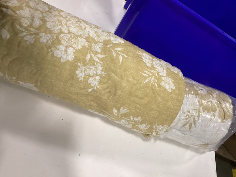 Condition photo showing As Is for ienjoy home yellow flowers set