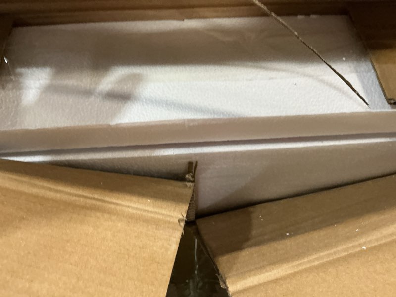 Condition photo showing New/Like New for HOOBRO Litter Box Enclosure, Cat Litter Box Furniture with Removable Divider, Large Hidden Litter Box Furniture, Wooden Cat House, End Side Table, 31" L x 17.5" W x 19.7" H, White WT03MW01G2 White 31" L x 17.5" W x 19.7" H