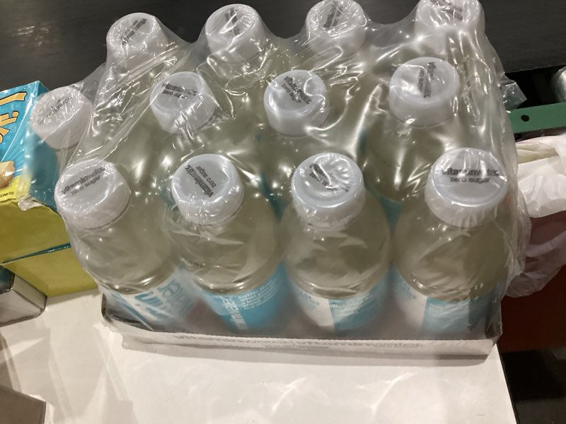 Condition photo showing New/Like New for vitaminwater zero Squeezed, 20 fl oz zero squeezed 20 Fl Oz (Pack of 12